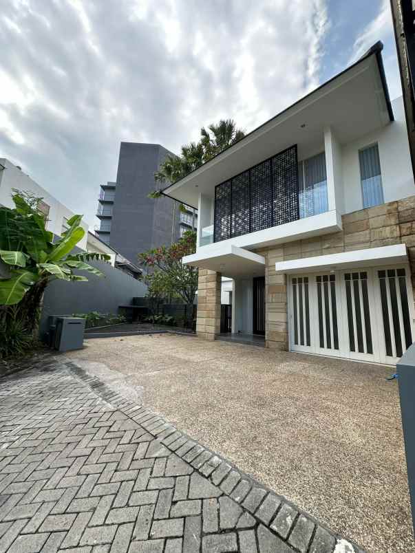 dijual rumah royal residence