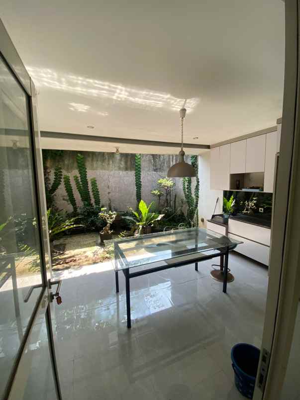 dijual rumah rumah suvarna sutera