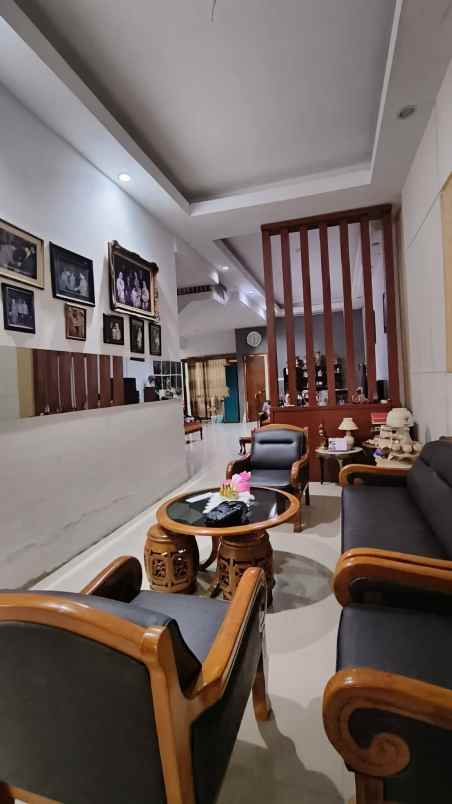 dijual rumah rungkut asri