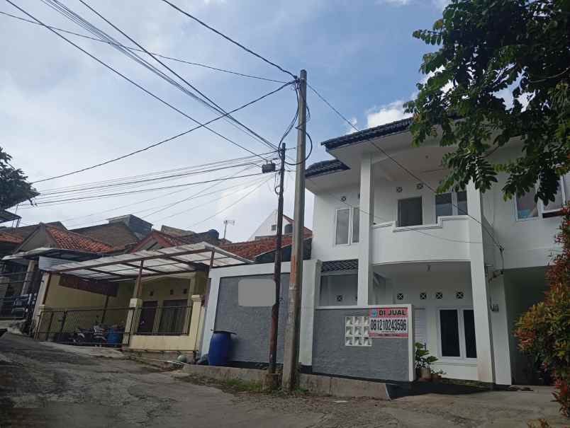 dijual rumah sariwangi