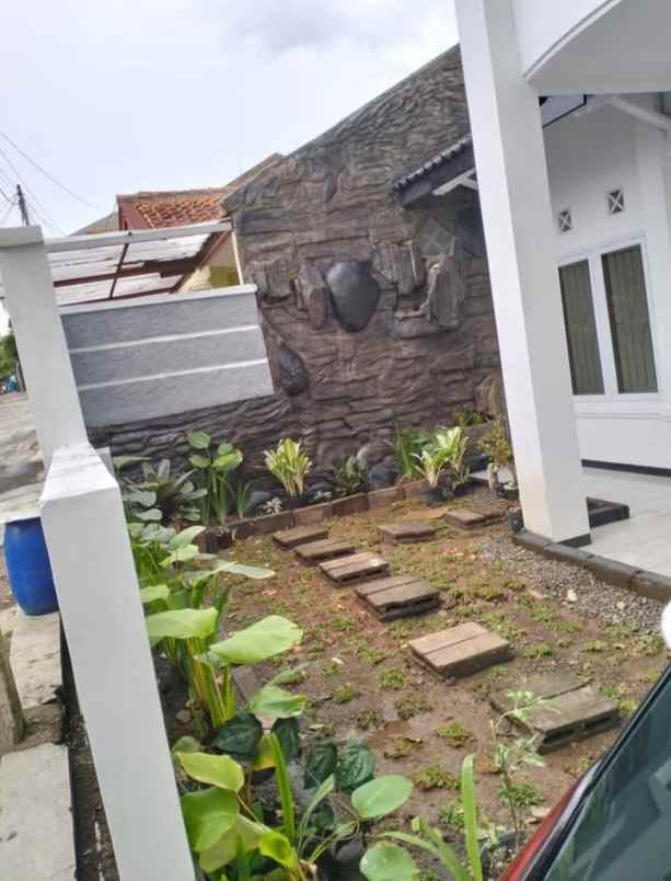 dijual rumah sariwangi