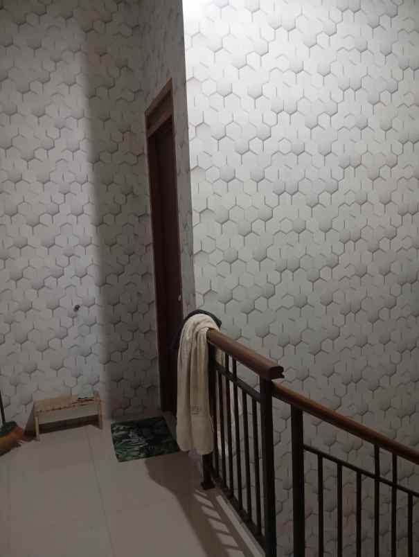 dijual rumah sariwangi