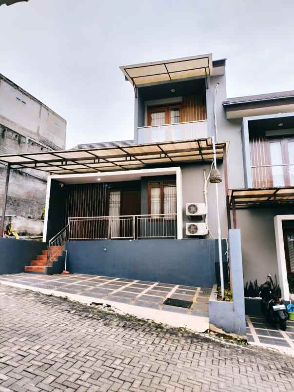 dijual rumah sariwangi