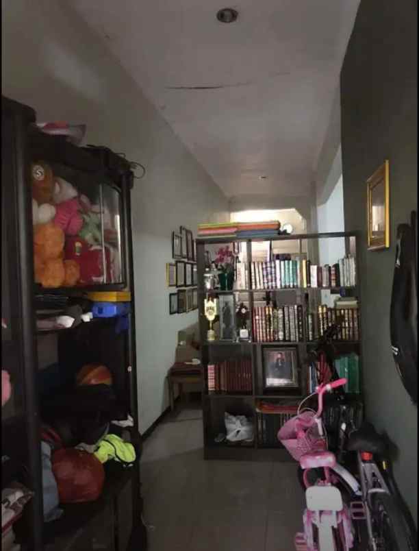 dijual rumah semampir