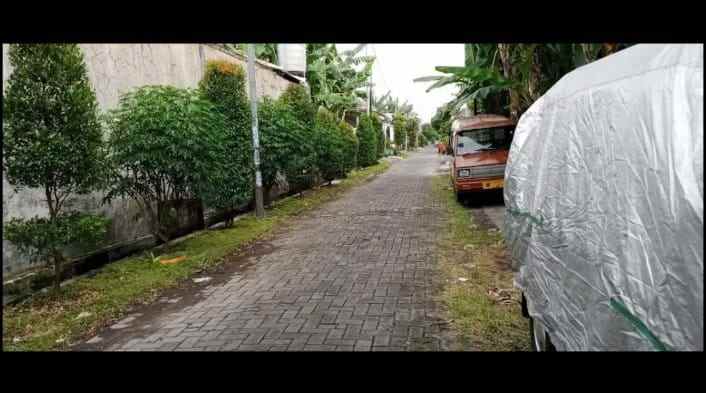 dijual rumah semampir