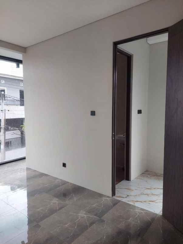 dijual rumah semampir tengah