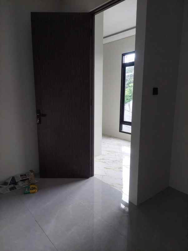 dijual rumah semampir tengah
