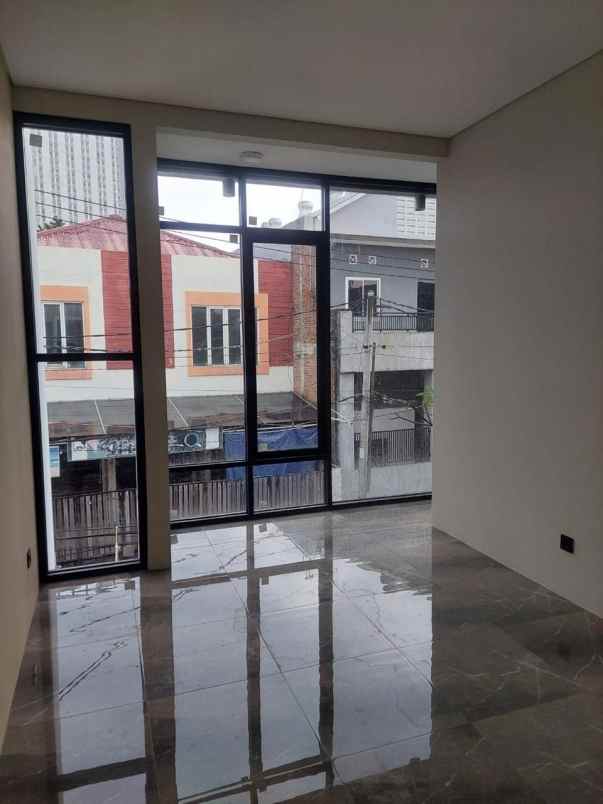 dijual rumah semampir tengah