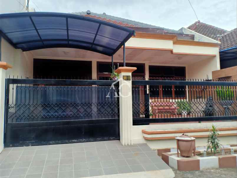 dijual rumah semi furnish di bukit dieng malang