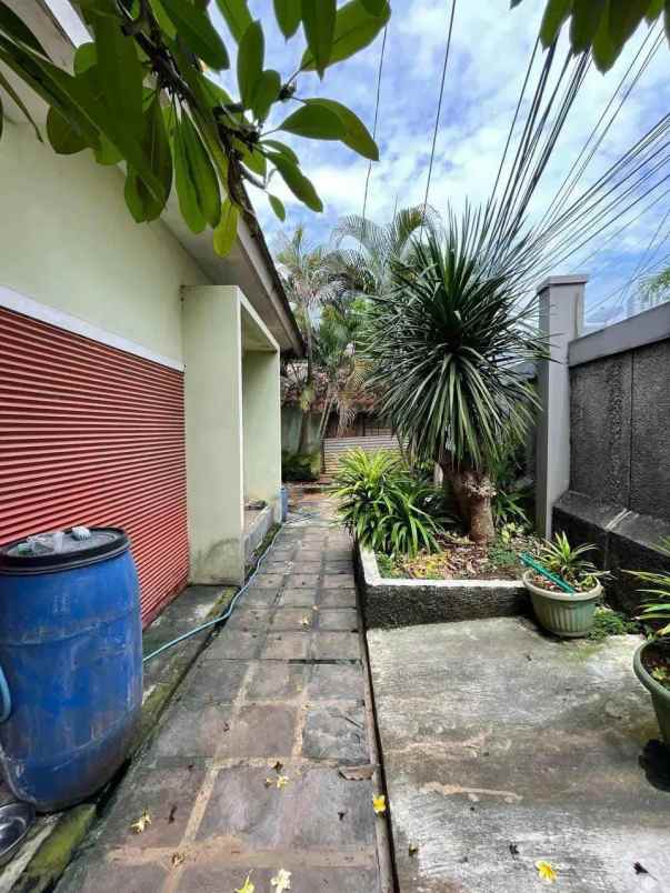 dijual rumah setiabudi