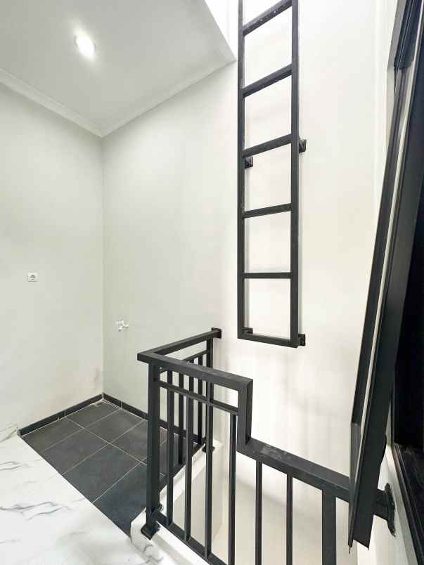 dijual rumah setu cipayung