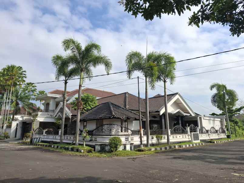 dijual rumah siap huni di perumahan mojopahit jember