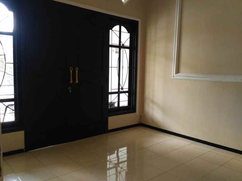 dijual rumah siap huni di perumahan mojopahit jember