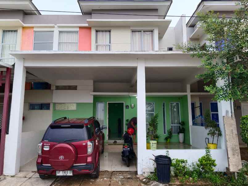 dijual rumah siap huni lokasi strategis dekat mall