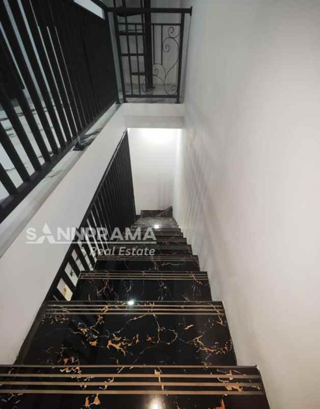 dijual rumah sukatani