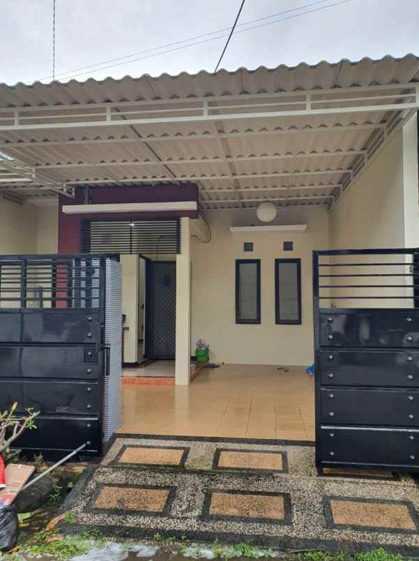 dijual rumah sukolilo dian regency 1