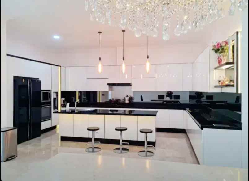 dijual rumah sutera alba alam sutera