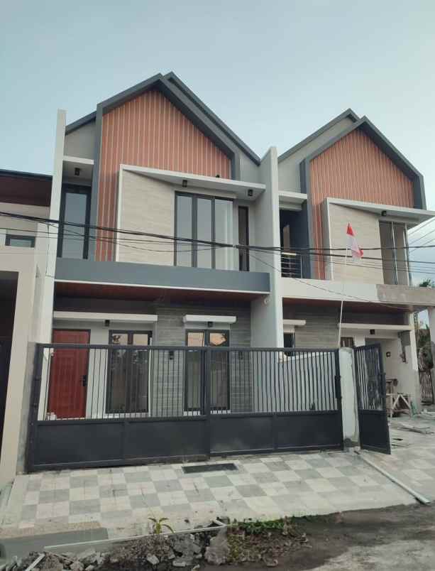 dijual rumah sutorejo