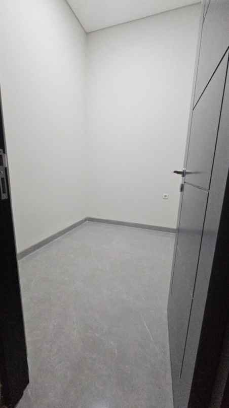 dijual rumah sutorejo