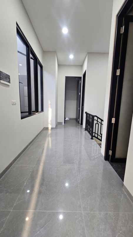 dijual rumah sutorejo