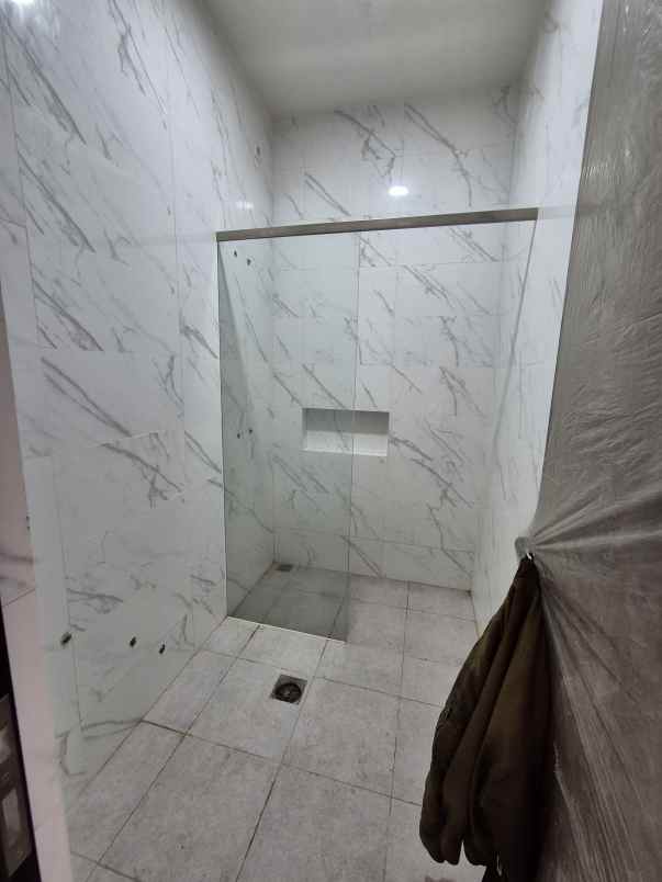 dijual rumah sutorejo prima