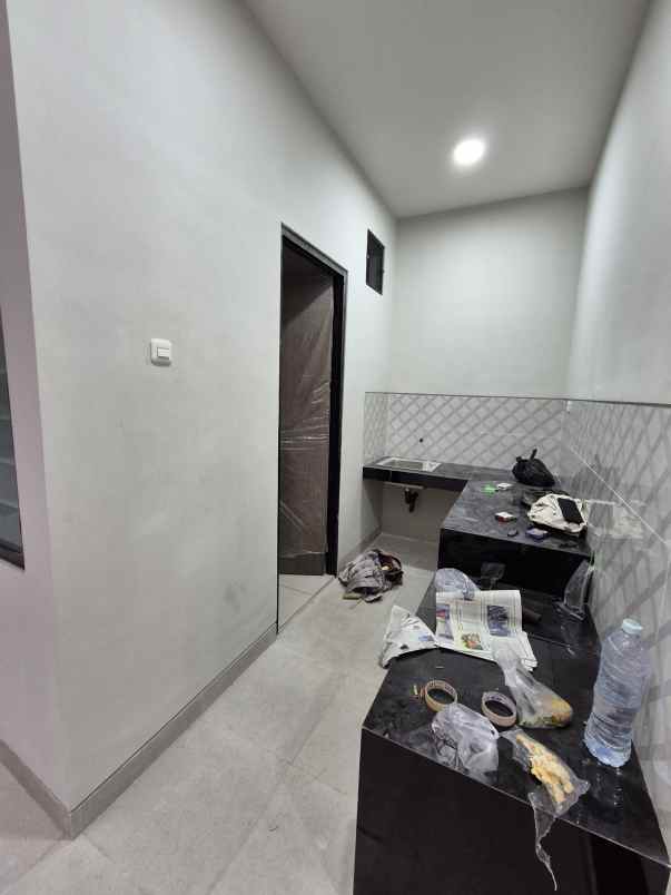 dijual rumah sutorejo prima