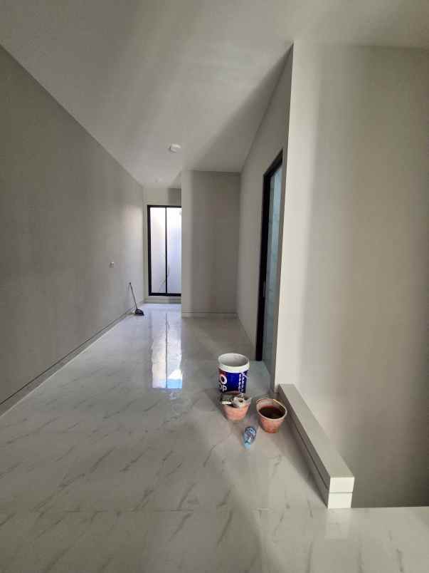 dijual rumah sutorejo prima