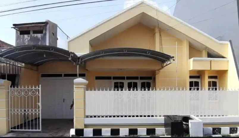 dijual rumah sutorejo tengah