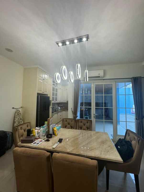 dijual rumah suvarna sutera tangerang