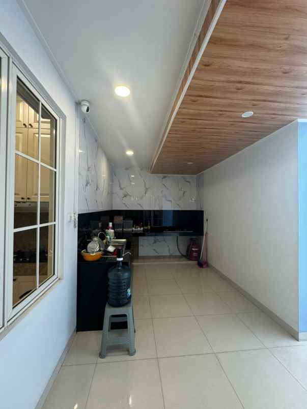 dijual rumah suvarna sutera tangerang