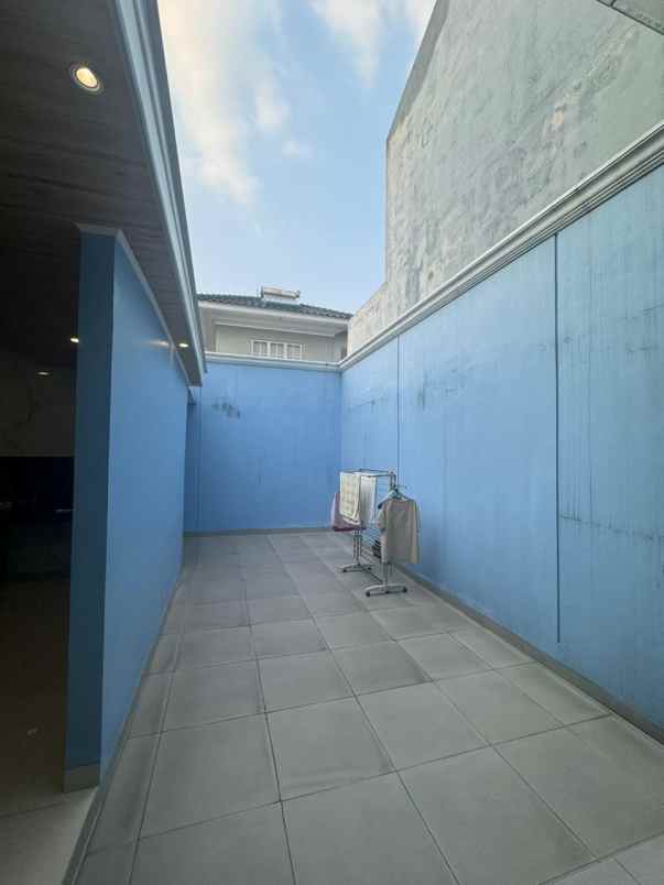 dijual rumah suvarna sutera tangerang