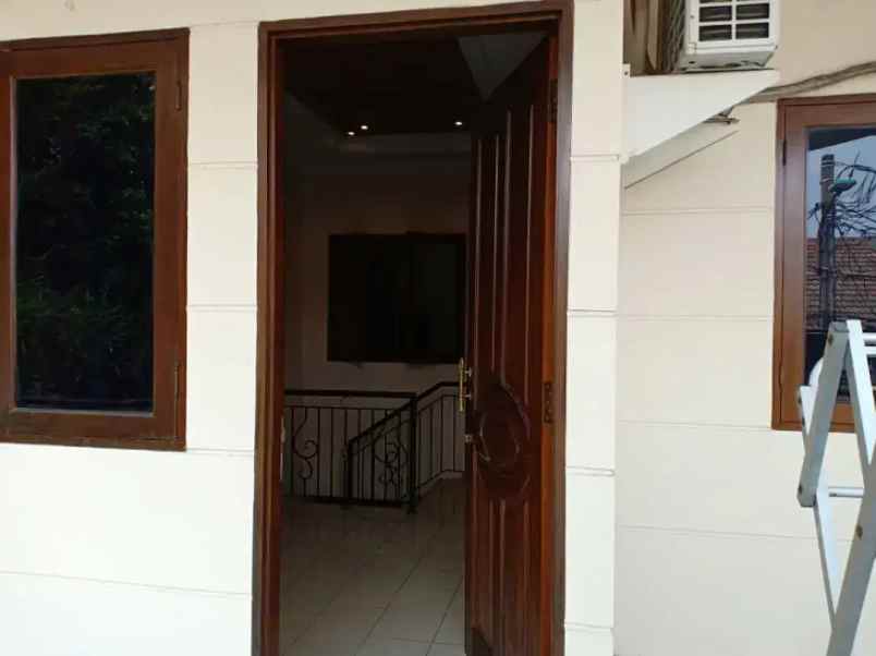 dijual rumah taman gading indah