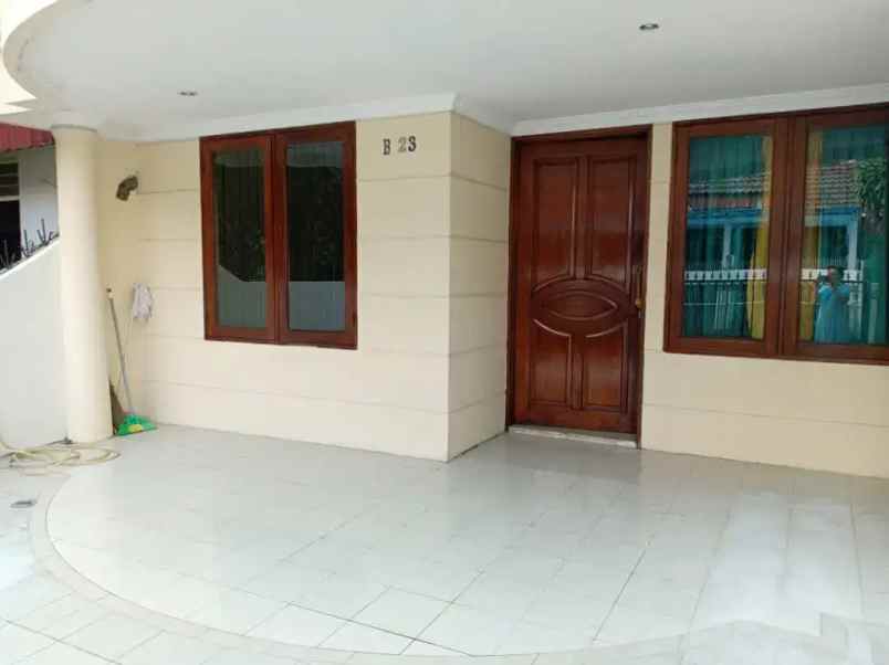 dijual rumah taman gading indah