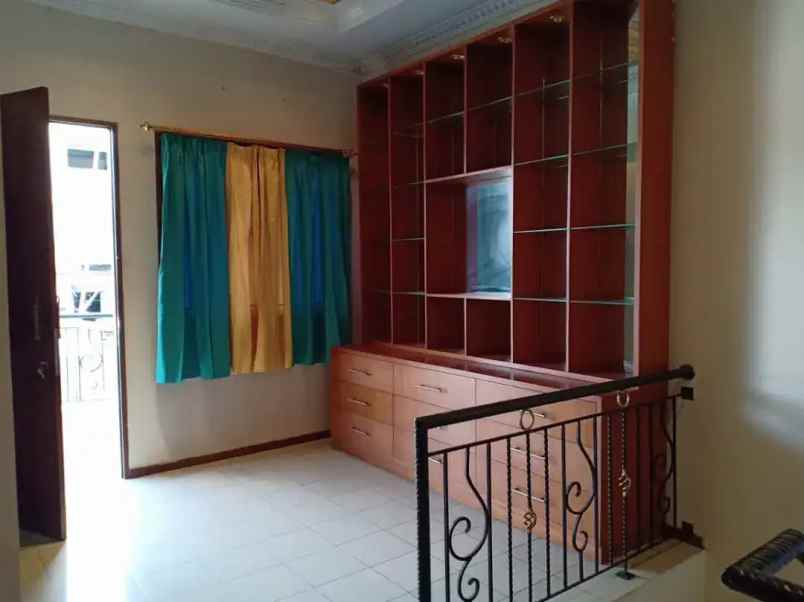 dijual rumah taman gading indah