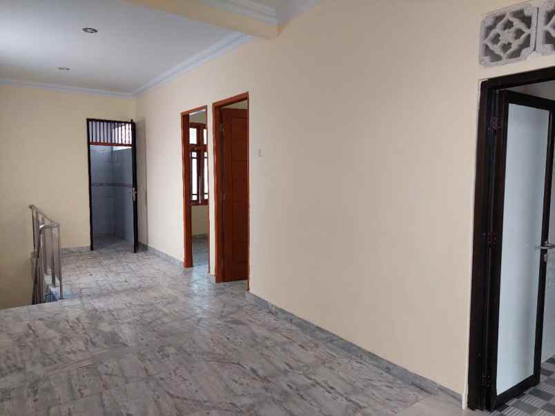 dijual rumah taman harapan baru