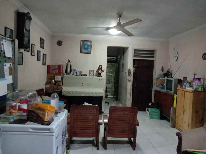 dijual rumah taman meruya