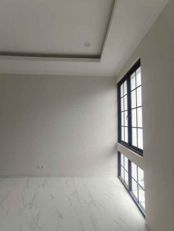 dijual rumah taman pondok indah