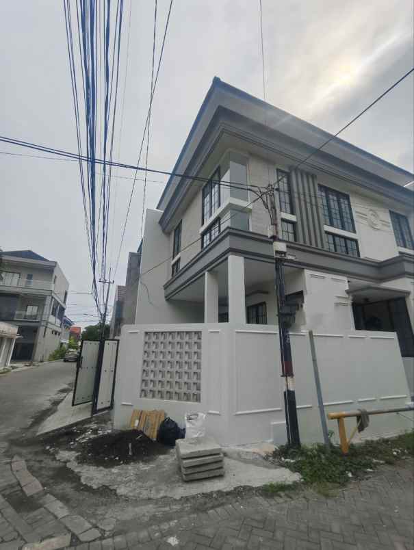 dijual rumah taman pondok indah