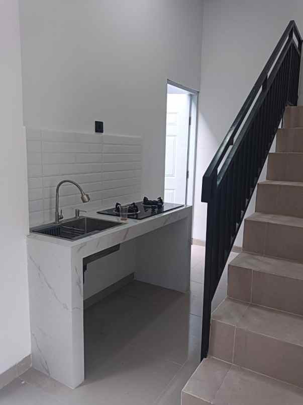 dijual rumah telaga mas