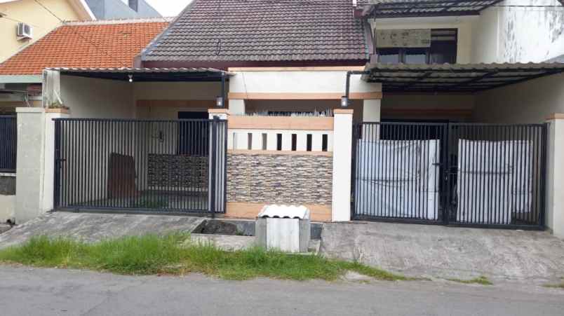 dijual rumah tenggilis