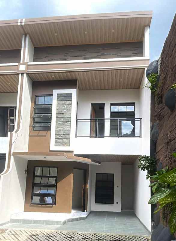 dijual rumah town house