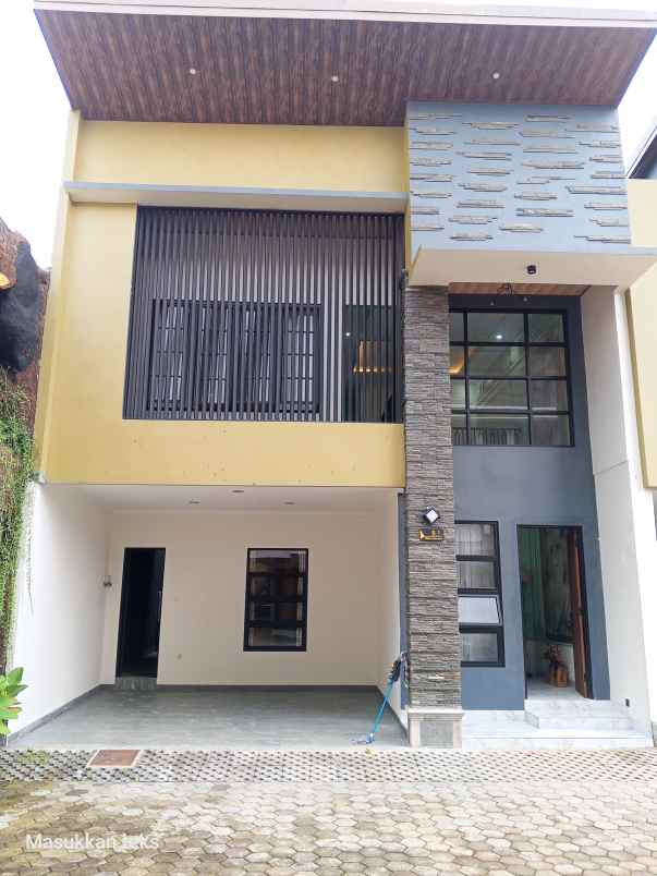 dijual rumah town house
