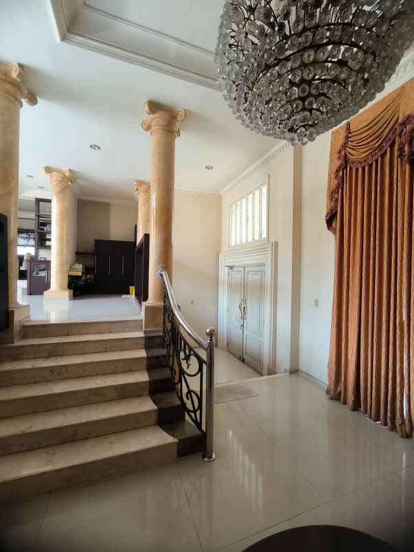 dijual rumah villa sentra raya citraland