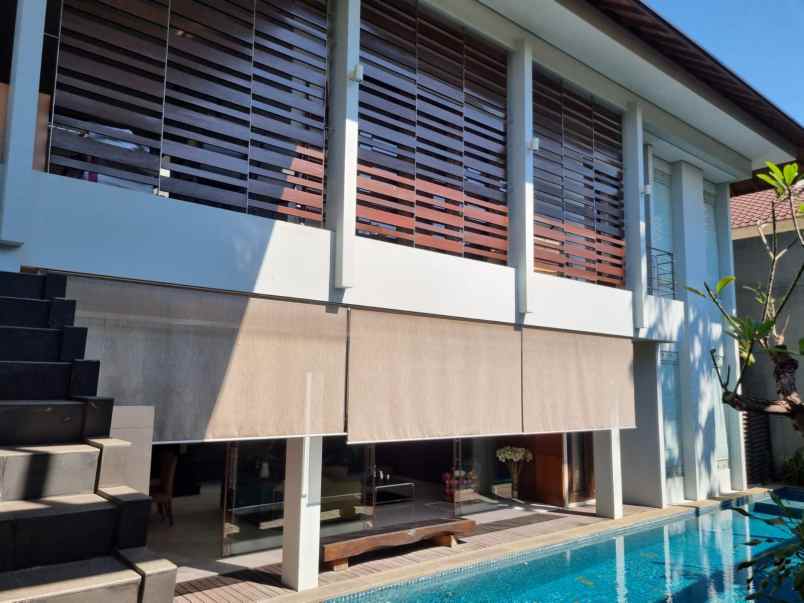 dijual rumah villa westwood pakuwon city