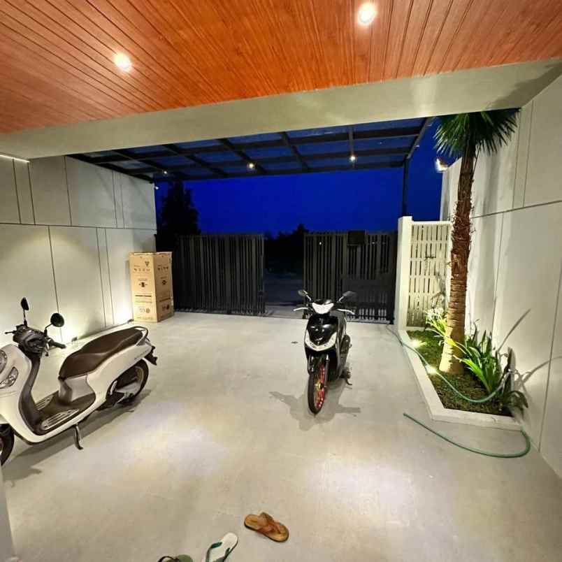 dijual rumah wedomartani dekat sd model