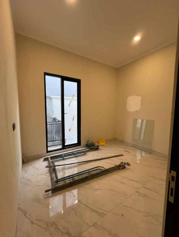 dijual rumah wisma permai