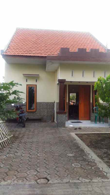 dijual tanah dan rumah siap huni