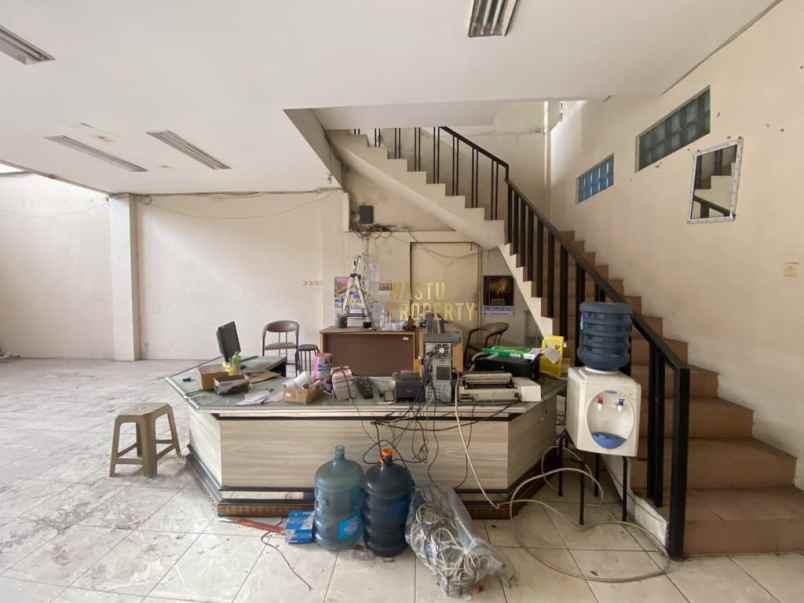 dijual tempat usaha parkiran luas di gedong kuning