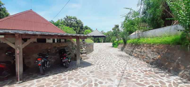 dijual vila modern pinggir pantai di sentral lovina