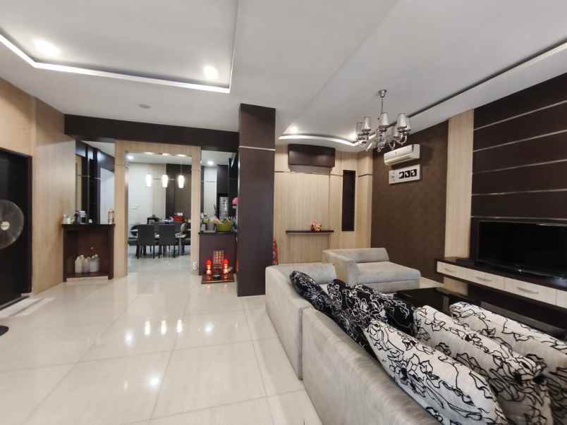 dijual villa hook siap huni komplek cemara asri